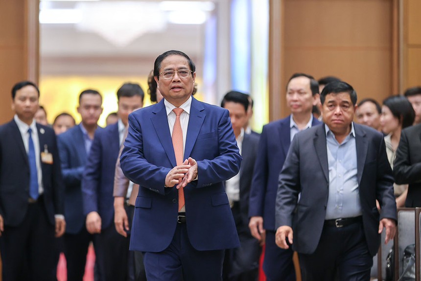 Thủ tướng Phạm Minh Chính cùng các đại biểu dự Hội nghị triển khai nhiệm vụ điều hành chính sách tiền tệ năm 2024 tập trung tháo gỡ khó khăn cho sản xuất kinh doanh, thúc đẩy tăng trưởng và ổn định kinh tế vĩ mô. (Ảnh: Nhật Bắc)