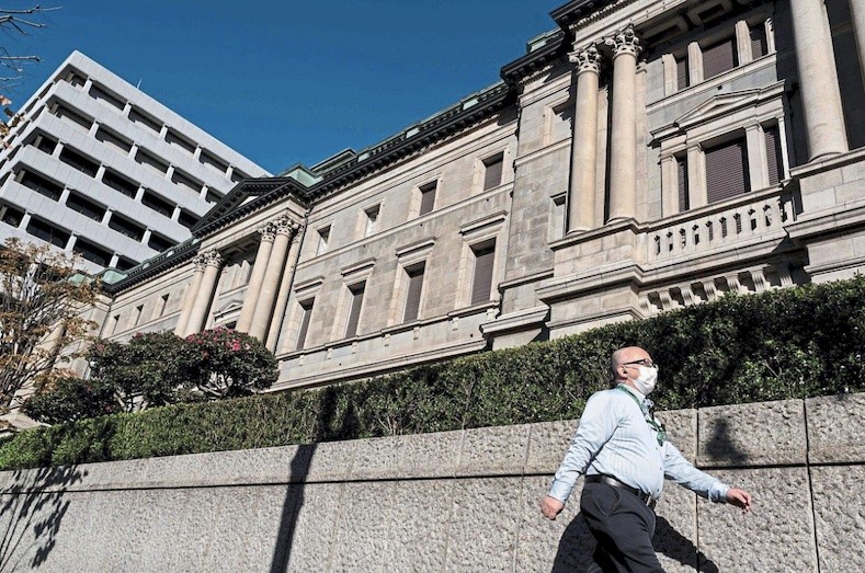 Bên ngoài trụ sở Ngân hàng Trung ương Nhật Bản tại thủ đô Tokyo. Ảnh: AFP