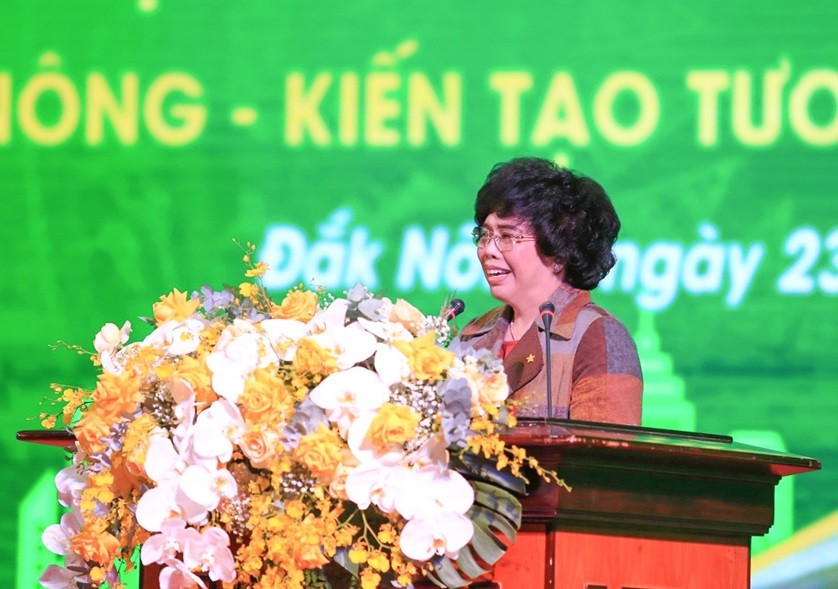 Doanh nhân Thái Hương phát biểu tại Hội nghị công bố Quy hoạch và Xúc tiến đầu tư tỉnh Đắk Nông.