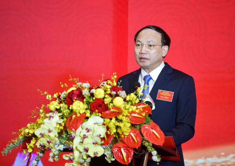 Bí thư Tỉnh ủy, Chủ tịch HĐND tỉnh Quảng Ninh Nguyễn Xuân Ký trình bày tham luận.