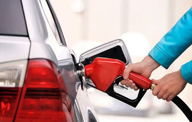 Dự thảo mới đề xuất cho DN tự quyết định giá bán lẻ xăng dầu, nhưng không được cao hơn mức giá tính toán theo công thức.
