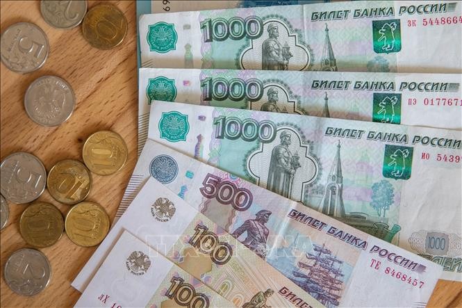 Đồng xu ruble của Nga tại thủ đô Moskva. Ảnh (tư liệu): AFP/TTXVN