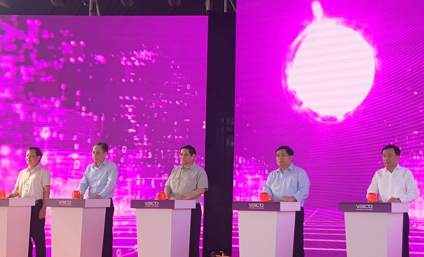 Thủ tướng Chính phủ Phạm Minh Chính cùng lãnh đạo các Bộ, Ban ngành Trung ương, lãnh đạo tỉnh Thừa Thiên Huế nhấn nút khởi công dự án