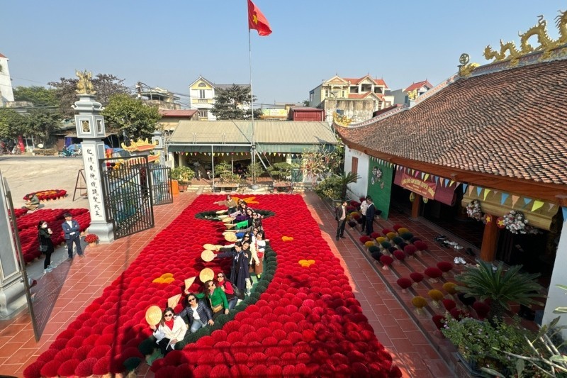Khảo sát du lịch tại làng nghề tăm hương Quảng Phú Cầu (huyện Ứng Hòa).