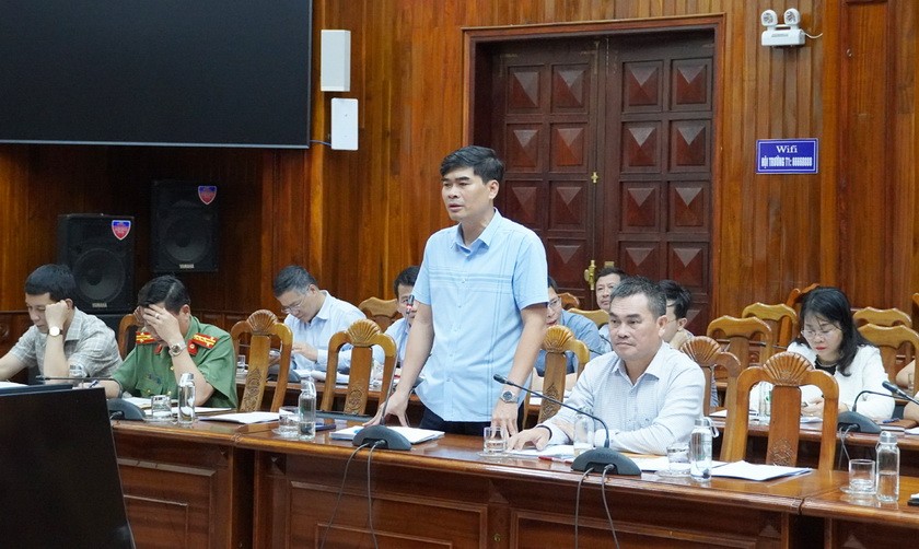 Ông Nguyễn Đức Thiện, Phó giám đốc Sở Kế hoạch và Đầu tư Quảng Bình phát biểu tại cuộc họp