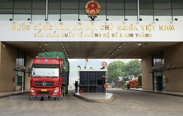 Hơn 100 xe chở hàng hóa của Việt Nam bị lưu giữ tại Trung Quốc, do lái xe không thực hiện đúng trách nhiệm trong việc bảo quản hàng hóa hoặc tranh chấp hợp đồng.