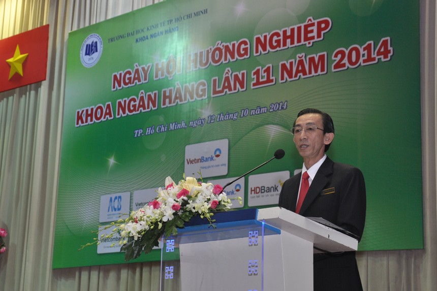 PGS.TS Trần Hoàng Ngân phát biểu tại buổi lễ kỷ niệm 11 năm thành lập Khoa Ngân hàng