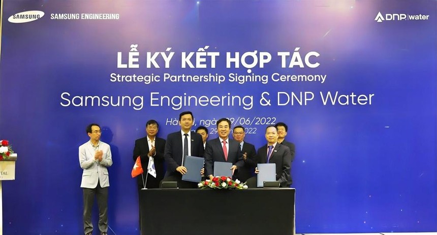 Hình ảnh tại buổi lễ ký kết với sự tham gia, chứng kiến của ban lãnh đạo DNP Holding và điều hành Samsung Engineering Kang Gyu-yeon và Chủ tịch HĐQT DNP Water Ngô Đức Vũ