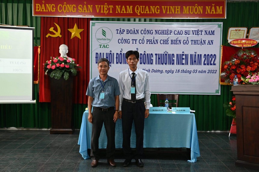 Gỗ Thuận An đã thông qua việc bổ nhiệm ông Trịnh Xuân Tiến (bên phải) giữ chức vụ Chủ tịch HĐQT từ ngày 18/3/2022.