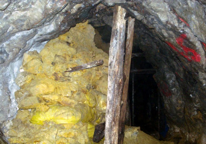 Một vỉa quặng chứa đầy vàng tại mỏ vàng