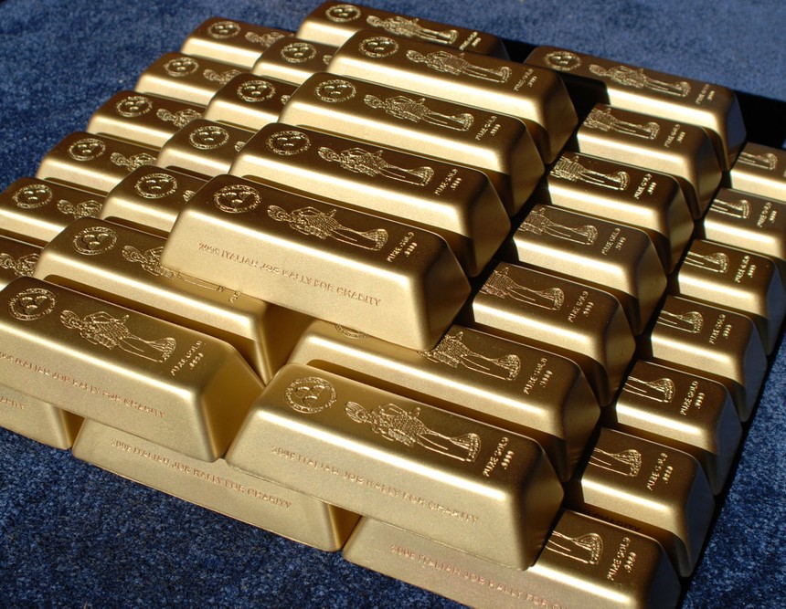 Vàng rớt ngưỡng 1.300 USD/ounce khi kinh tế Mỹ khởi sắc