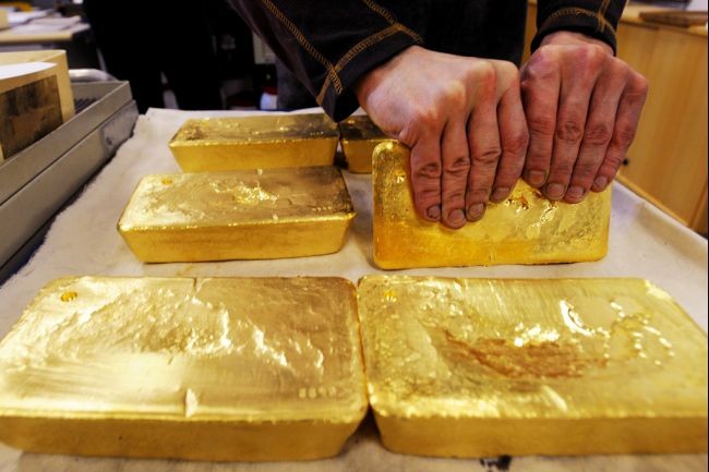 Cổ phiếu tăng khiến vàng… nhụt giá
