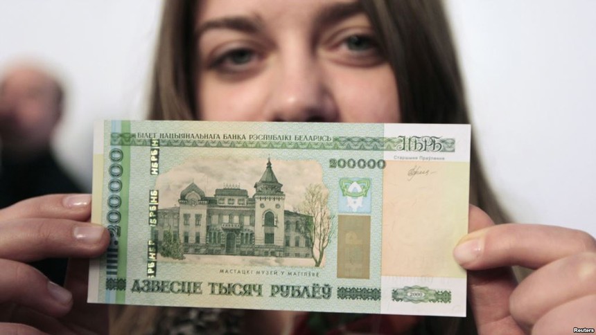 Đồng rúp đã mất giá hơn 16% trong vòng 3 tháng qua so với đồng USD, mức giảm mạnh nhất thế giới