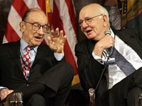 Hãy quên những tư vấn của Greenspan (trái), hãy nhớ lại những lời của Volcker (phải). Ảnh: Getty Images. 