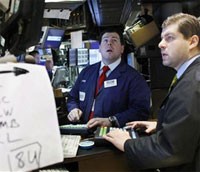 Chứng khoán Mỹ đã đảo chiều xuống điểm trong thất vọng của giới đầu tư - Ảnh: Reuters.