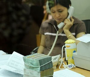 Tiêu chuẩn của giấy tờ có giá của các ngân hàng được cầm cố để vay vốn tại Ngân hàng Nhà nước không nhất thiết phải được phát hành bằng đồng Việt Nam.