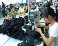 Sản xuất giày da xuất khẩu - Ảnh minh họa: Hà Nội mới
