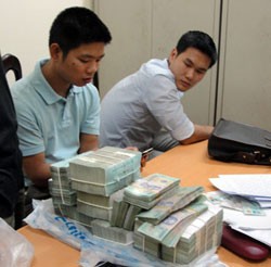 Linh và Huy cùng khoản tiền hơn 4 tỷ khi bị bắt