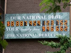 Đồng hồ nợ quốc gia của Mỹ đang tăng lên từng ngày. (Nguồn: Internet)