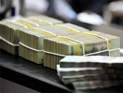Giao dịch vốn “cạn kiệt”, tiếp tục hút ròng 2.000 tỷ đồng trên OMO