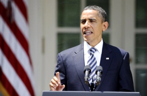 Tổng thống Obama công bố chính thức về việc nâng giới hạn nợ thêm 2.400 tỷ USD. Ảnh: AFP