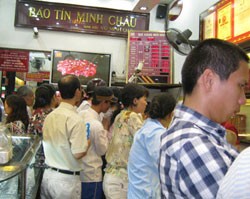 Náo loạn cảnh mua - bán vàng sáng nay tại Bảo Tín Minh Châu