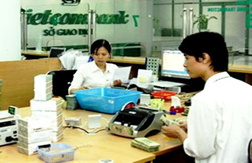Hãng xếp hạng tín nhiệm S&P vừa cho biết hãng này vẫn giữ nguyên xếp hạng của ngân hàng ngoại thương Việt Nam (Vietcombank) ở mức BB- và triển vọng tiêu cực (B) sau kế hoạch liên kết kinh doanh với Ng