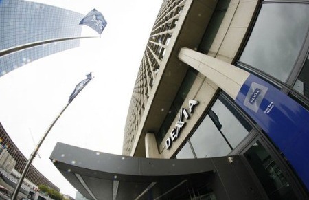 Dexia nắm giữ một lượng lớn trái phiếu của Hy Lạp, quốc gia đang ngấp nghé bờ vực vỡ nợ - Ảnh: Reuters.