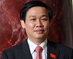 Bộ trưởng Vương Đình Huệ đang được hy vọng sẽ minh bạch hoá các vấn đề đối với giá xăng