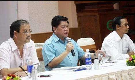 Ông Trần Văn Trí (giữa) - Tổng giám đốc Công ty Bình An - tại cuộc họp báo ngày 7/3 

