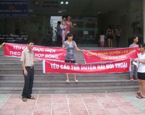 Dân chung cư 16B Nguyễn Thái Học, Hà Đông tập trung đòi quyền lợi