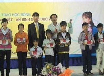 Bảo Việt trao học bổng cho học sinh Hải Dương