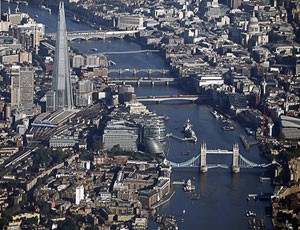 Theo Knight Frank, trong năm 2012, nhà đầu tư quốc tế đã mua các bất động sản (nhà ở) xây mới tại trung tâm London lên đến 2,2 tỷ bảng Anh, tăng 22% so với năm 2011 (đạt 1,8 tỷ bảng). 