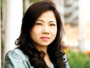 Bà Phan Thị Tường Tâm, Phó Chủ tịch HĐQT kiêm Tổng giám đốc Sở GDCK TP. HCM, Chủ tịch Hội đồng bình chọn BCTN năm 2013