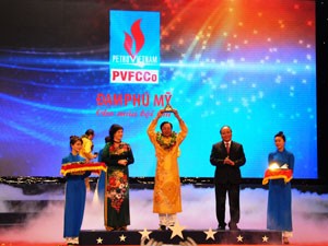 DPM đoạt danh hiệu kép Sao Vàng Đất Việt 2013