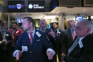 Phố Wall giảm nhẹ phiên đầu tuần do ảnh hưởng từ nhóm cổ phiếu bán lẻ - Ảnh: Reuters